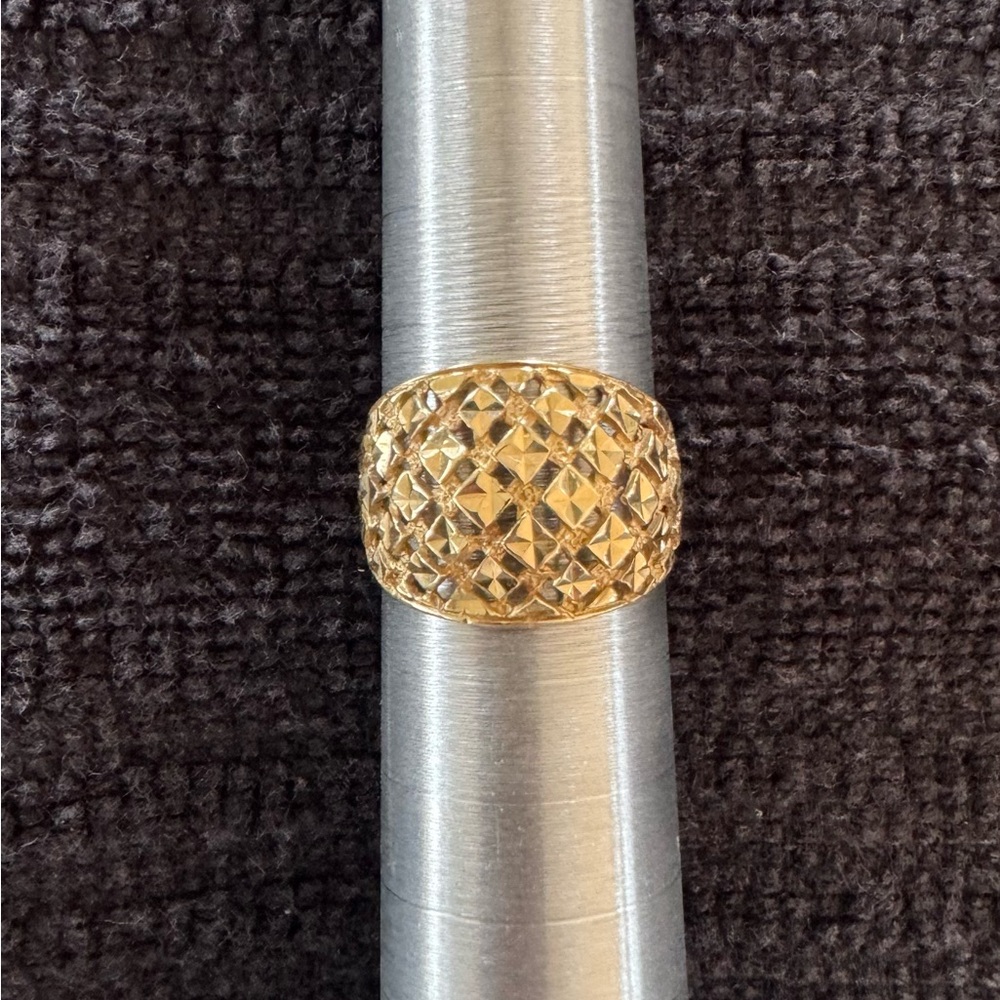 (SOLD) Vintage Solid 14k Diamond Cut Filigree Ring Approximate Size 6 (4 grams)